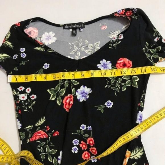 Derek Heart Black Small Floral Peplum Hem Top - Picture 5 of 7